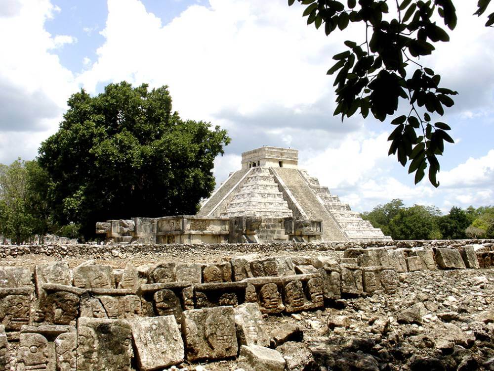 Paquete tres en uno; Xcaret, Isla Mujeres y Chichén Itzá