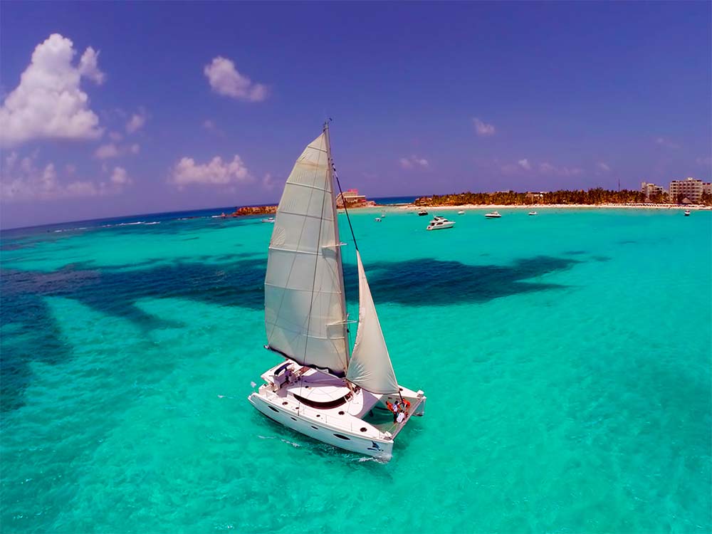 Dos tours, dos días: Isla Mujeres y Xcaret Mágico Plus tour